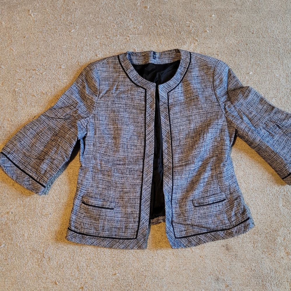 Tahari jacket size M